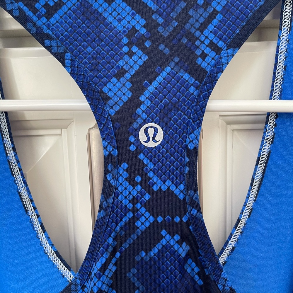 Lululemon Razorback Tank Top, Size 4 (Medium) - Picture 3 of 3